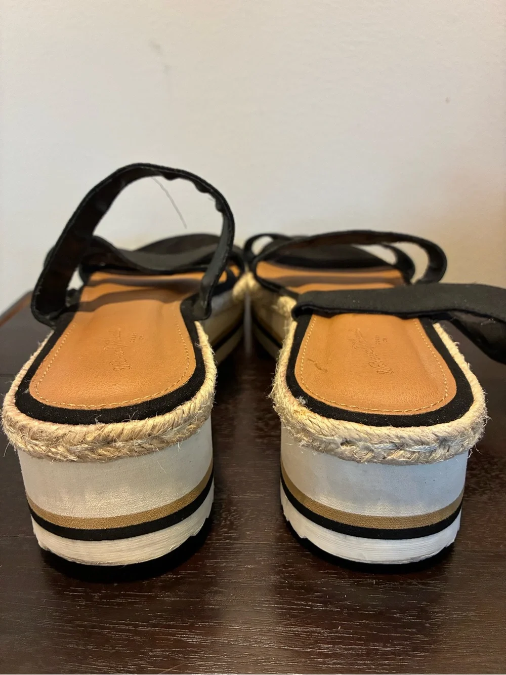 Universal Thread Women's Florence Sporty Platform Sandals in black with stretch
